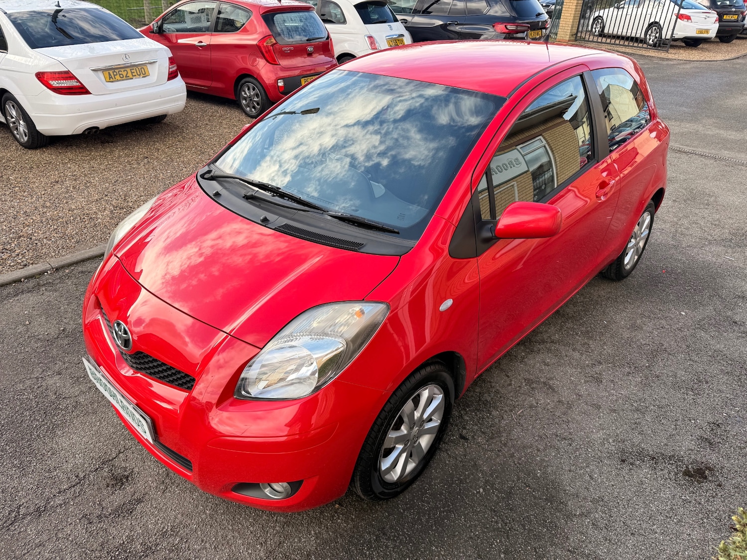 Used Toyota Yaris 2011 for sale - 77569757: Photo 2