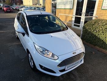 2015 (15) - TDCi Zetec 5 Door 1.5 Diesel