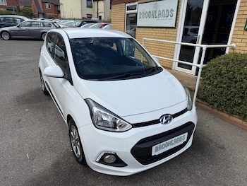 2016 (16) - 1.0 Premium 5 Door