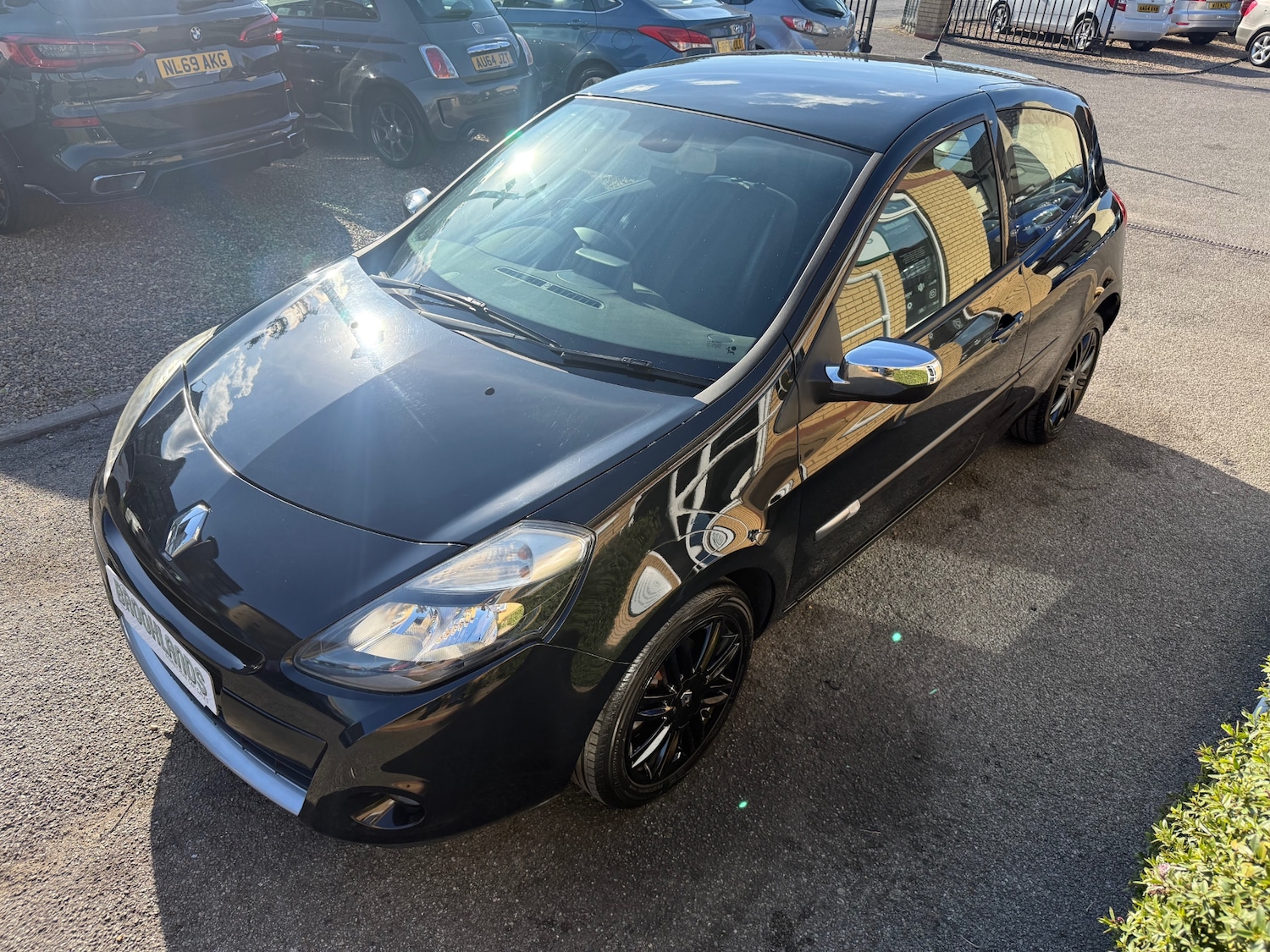 Used Renault Clio 2012 for sale - 76117219: Photo 2