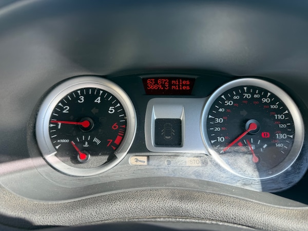 Used Renault Clio 2012 for sale - 76117219: Photo 5
