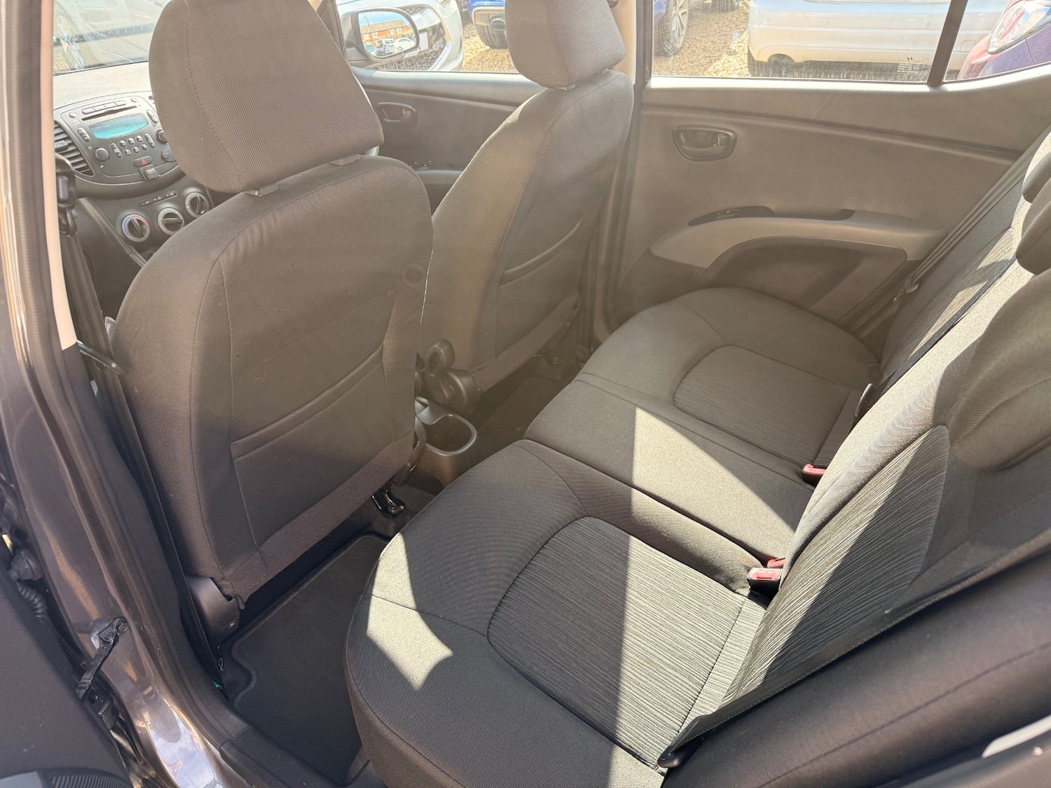 Used Hyundai i10 2011 for sale - 77732619: Photo 9