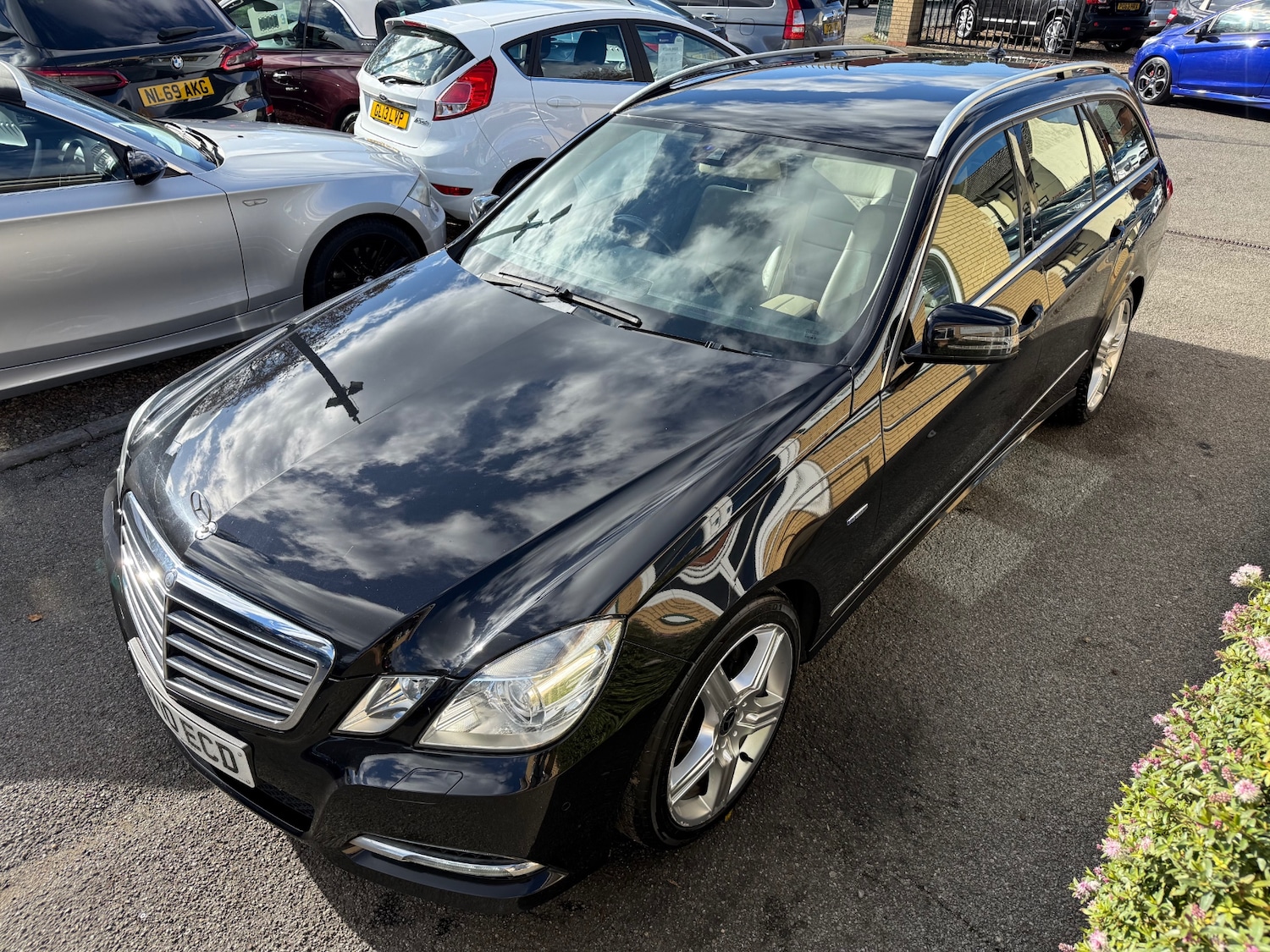 Used Mercedes-Benz E Class 2010 for sale - 76381980: Photo 2