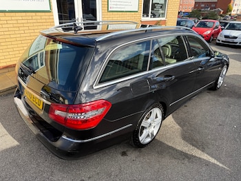 Used Mercedes-Benz E Class 2010 for sale - 76381980: Photo