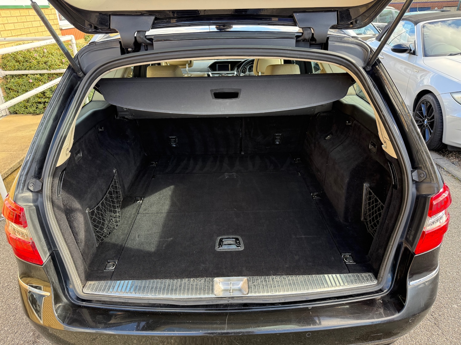 Used Mercedes-Benz E Class 2010 for sale - 76381980: Photo 8