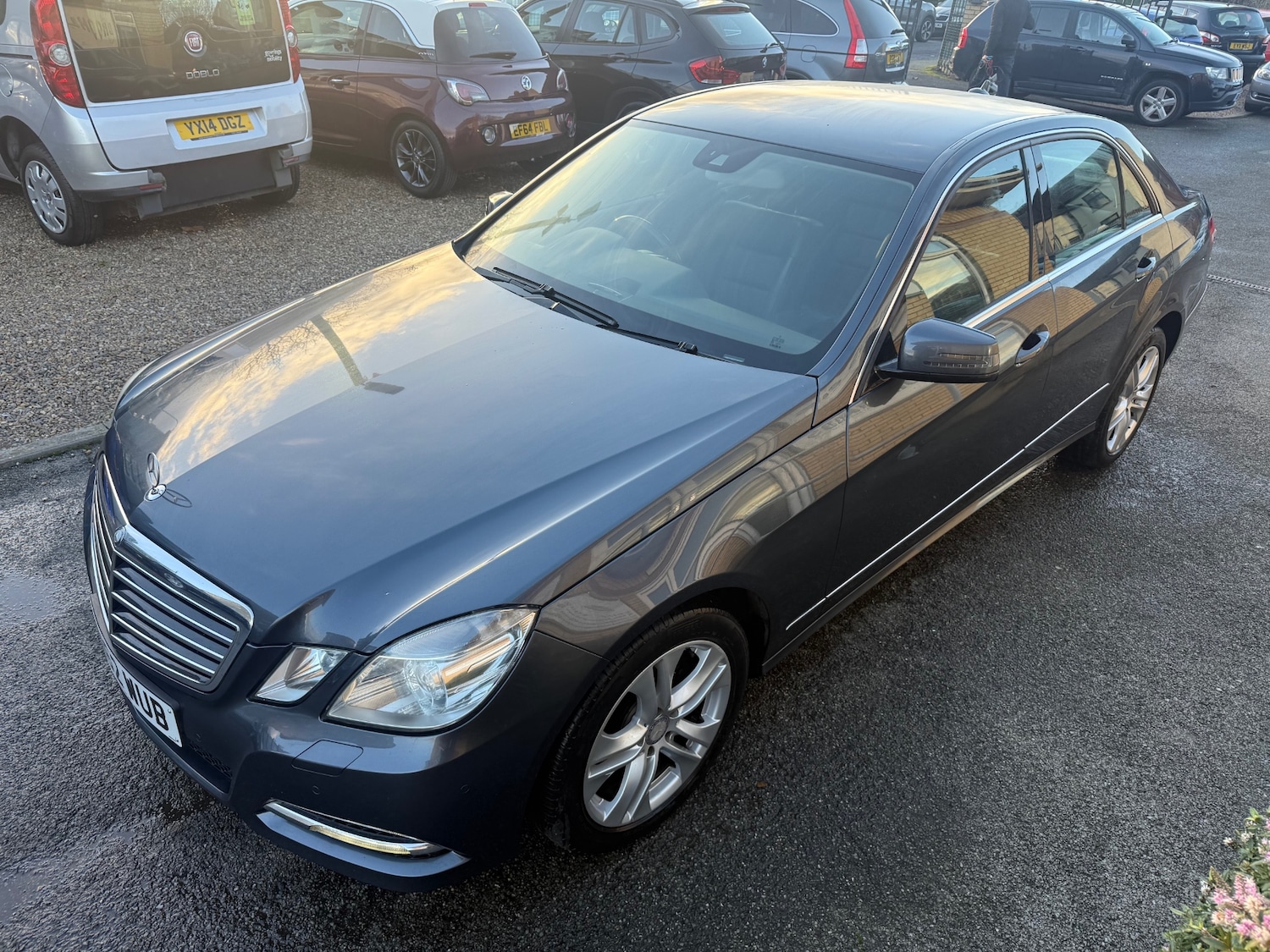Used Mercedes-Benz E Class 2013 for sale - 76682693: Photo 2