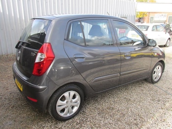 Used Hyundai i10 2011 for sale - 76402263: Photo