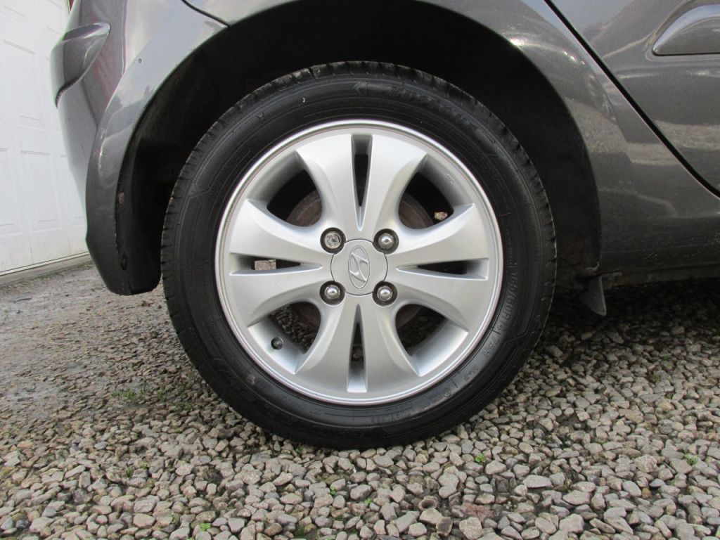 Used Hyundai i10 2011 for sale - 76402263: Photo 7