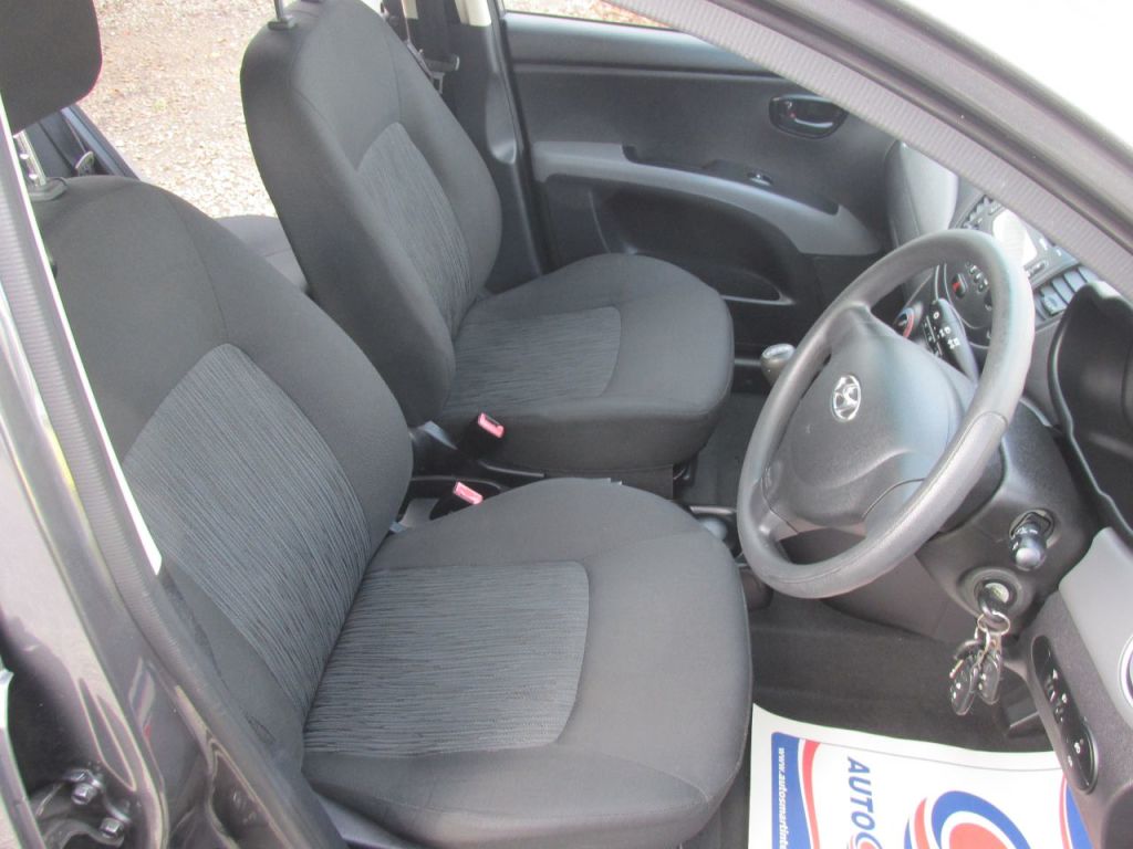 Used Hyundai i10 2011 for sale - 76402263: Photo 8