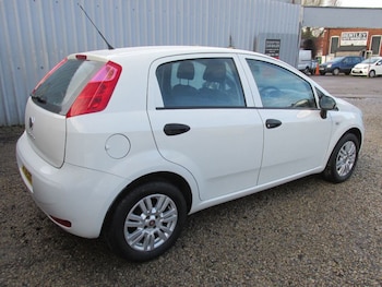 Used Fiat Punto 2016 for sale - 76934845: Photo