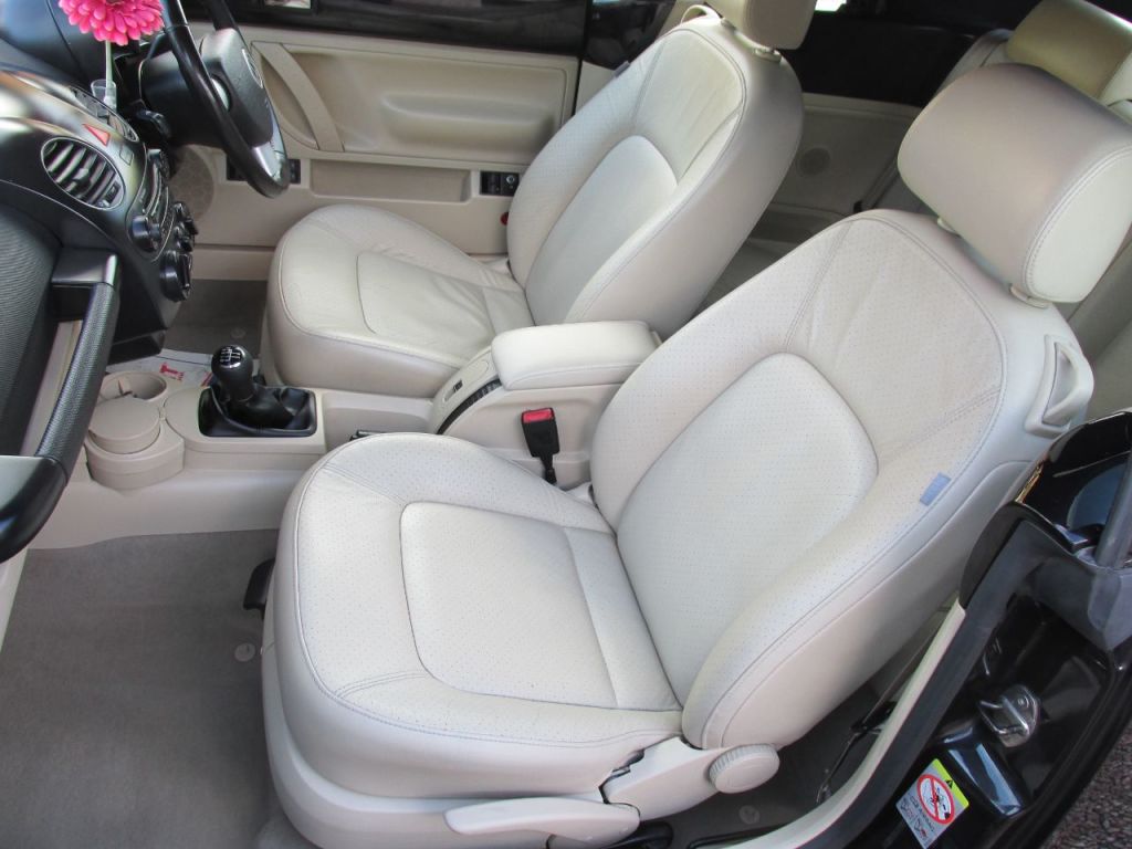 Used Volkswagen Beetle 2010 for sale - 76192942: Photo 11