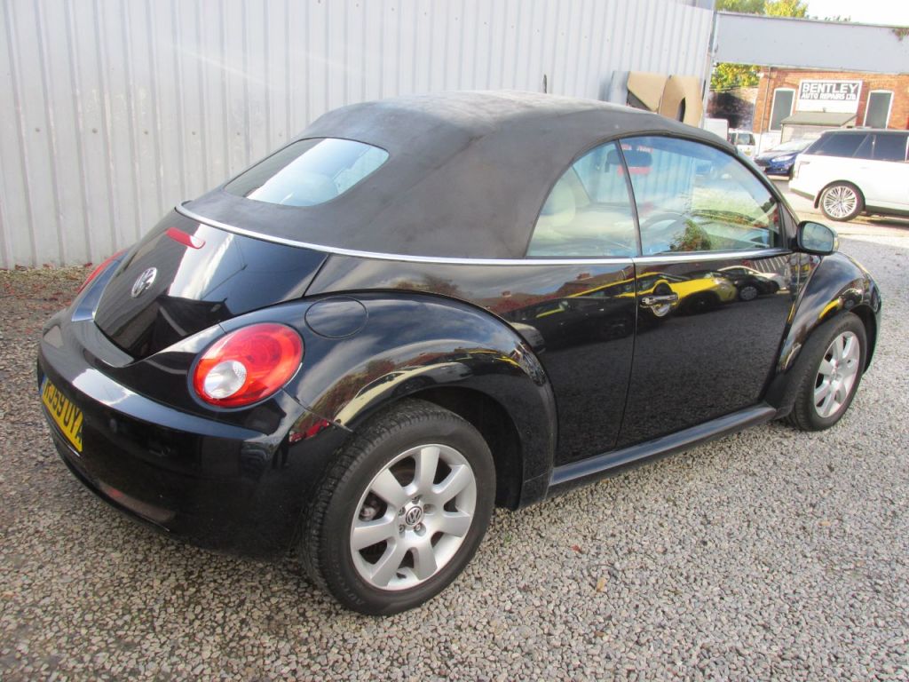 Used Volkswagen Beetle 2010 for sale - 76192942: Photo 2