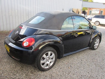 Used Volkswagen Beetle 2010 for sale - 76192942: Photo 2