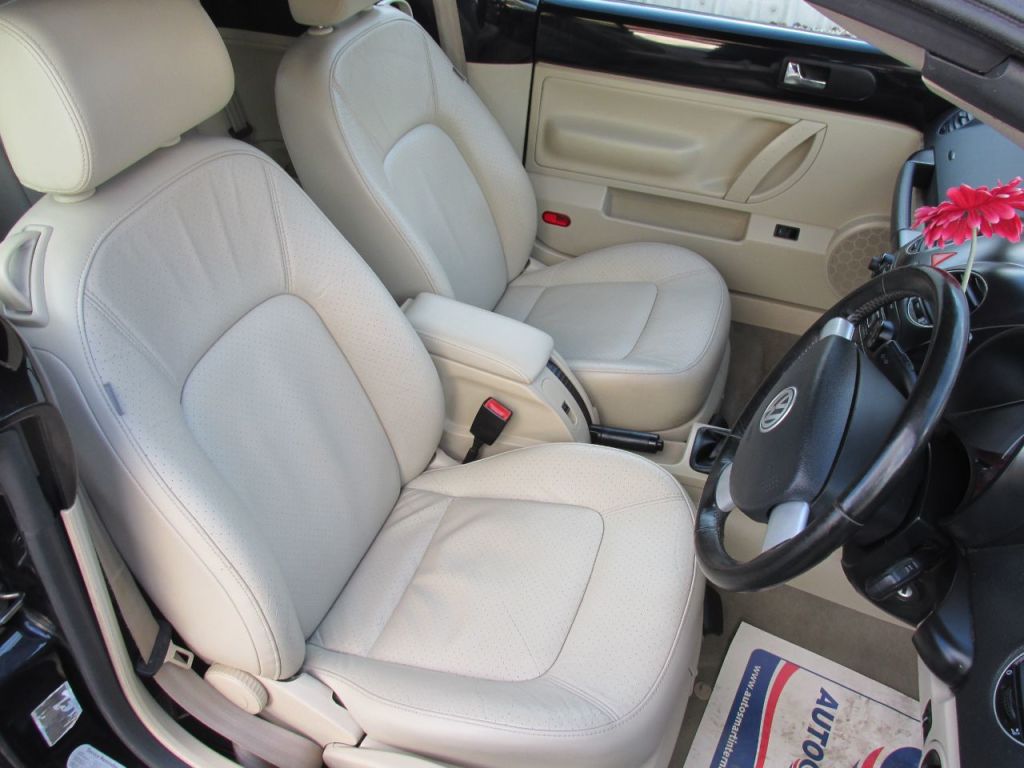 Used Volkswagen Beetle 2010 for sale - 76192942: Photo 8