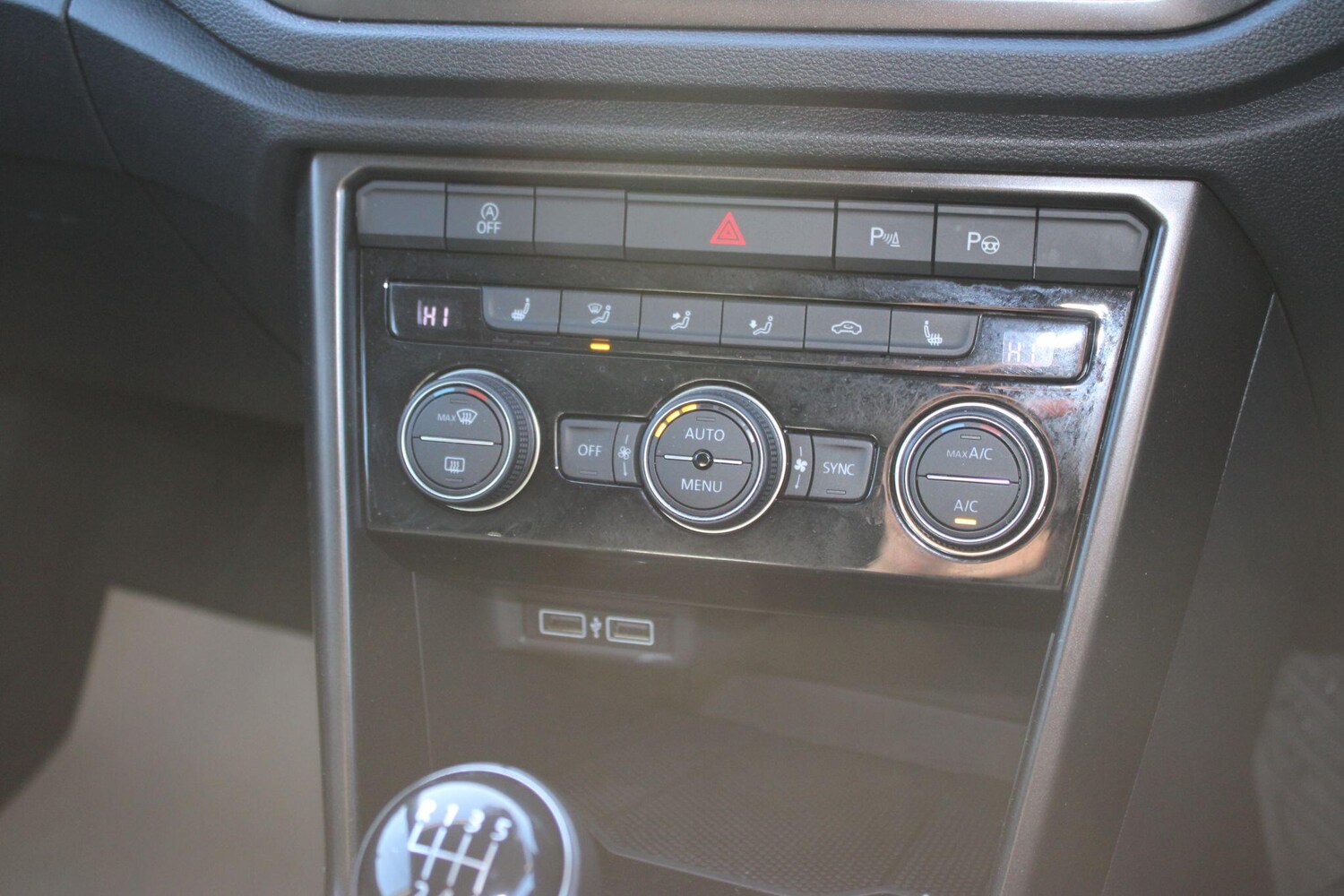 Used Volkswagen T-Roc 2020 for sale - 76645312: Photo 35