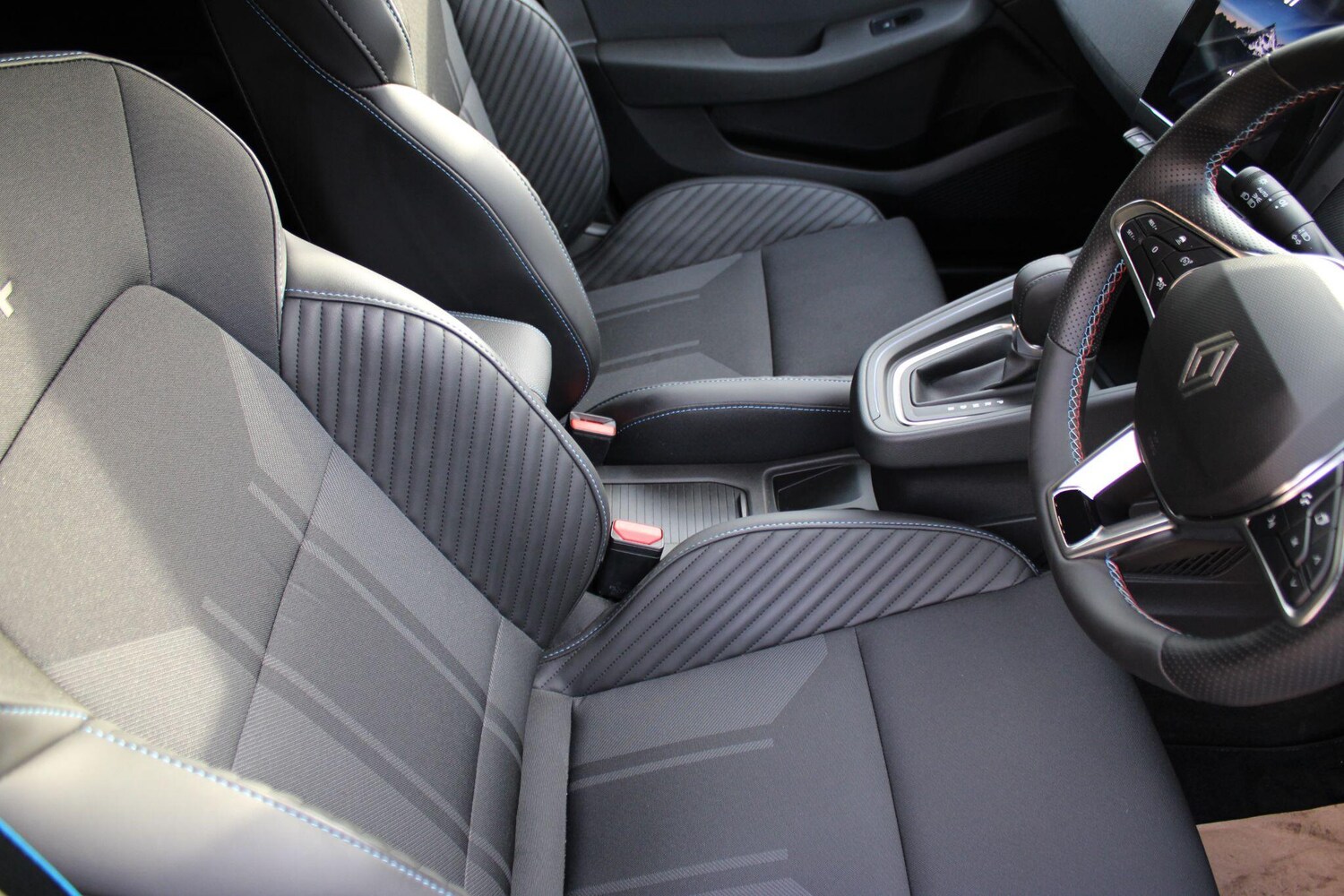 Used Renault Clio 2025 for sale - 76499064: Photo 29