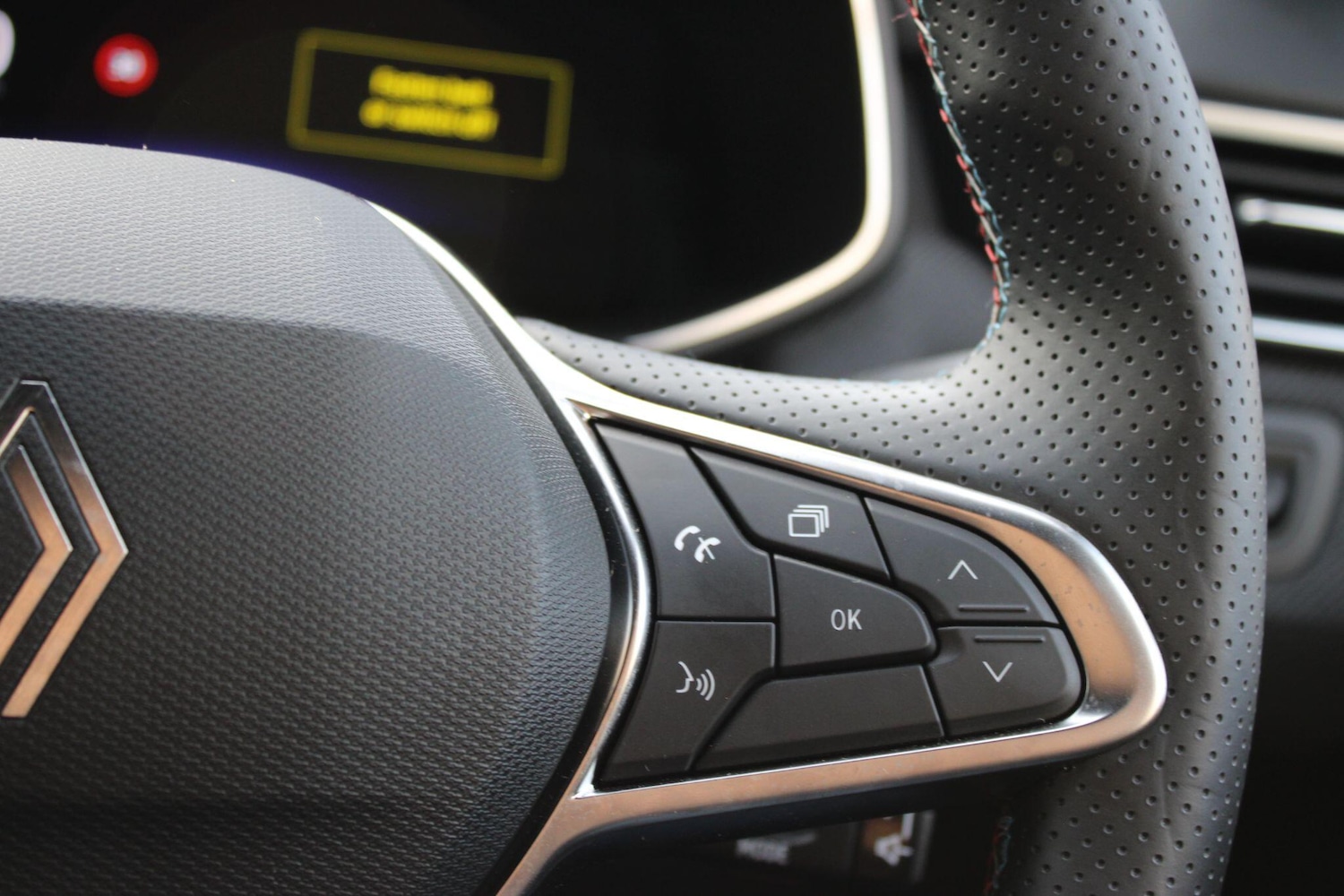 Used Renault Clio 2025 for sale - 76499064: Photo 38