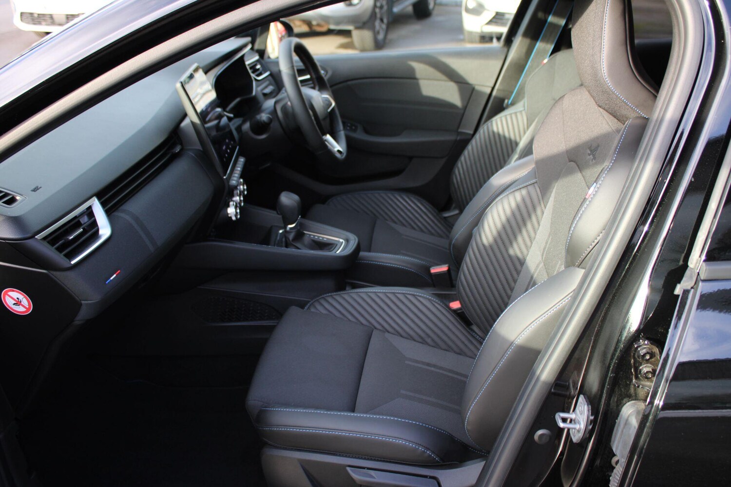 Used Renault Clio 2025 for sale - 76499064: Photo 57