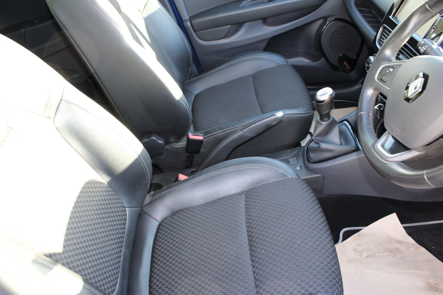 Used Renault Clio 2018 for sale - 76918576: Photo 22