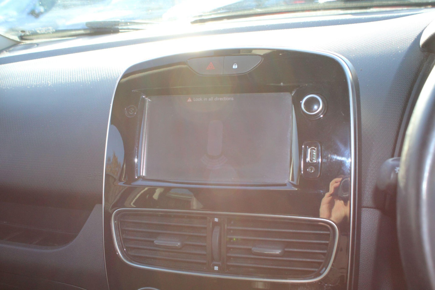 Used Renault Clio 2018 for sale - 76918576: Photo 35