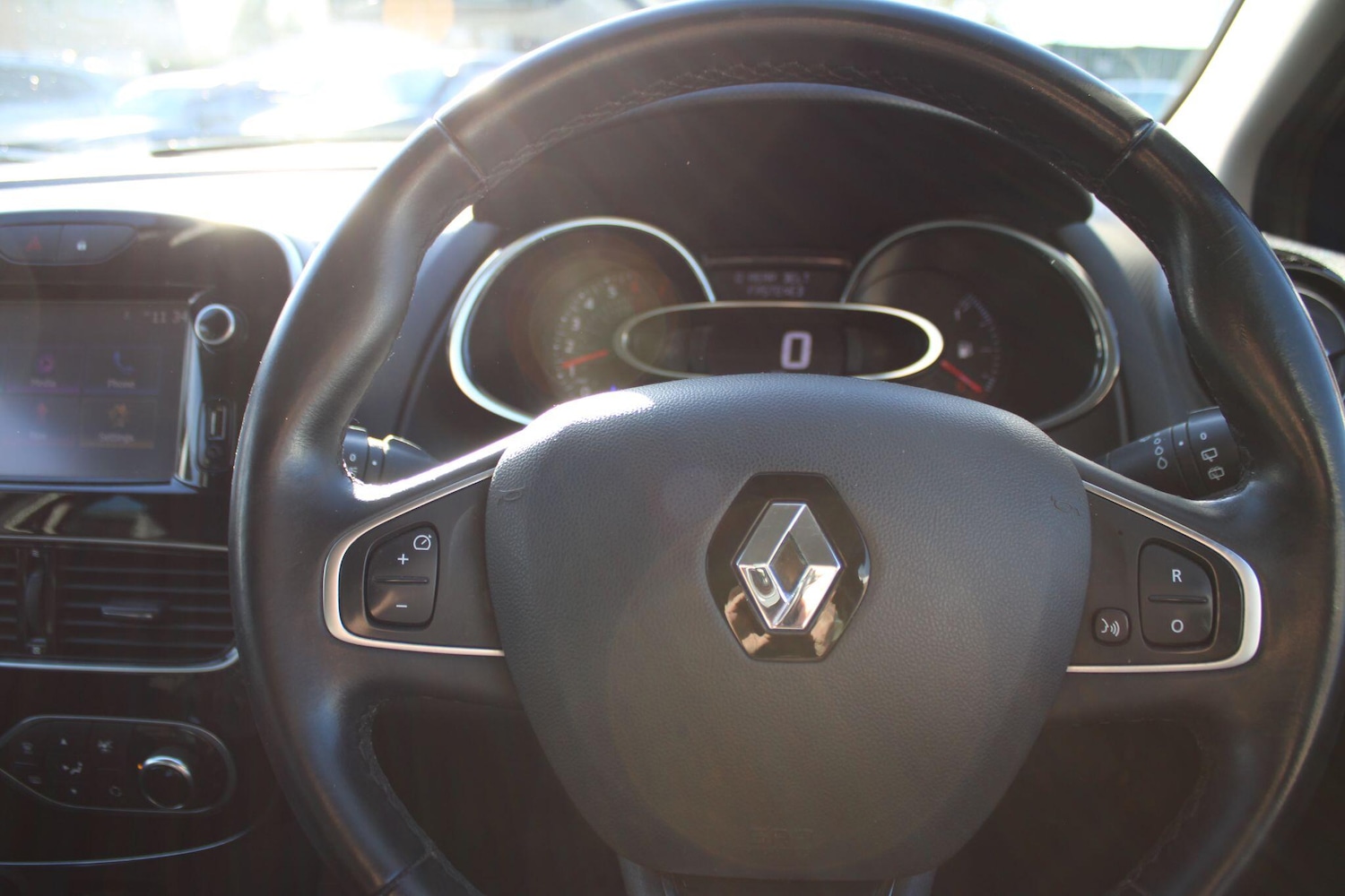 Used Renault Clio 2018 for sale - 76918576: Photo 38