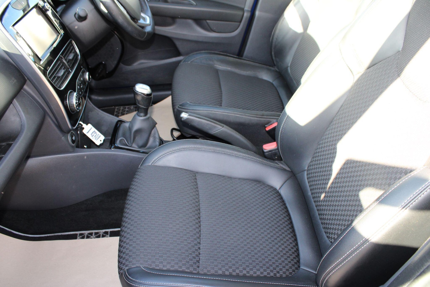 Used Renault Clio 2018 for sale - 76918576: Photo 43