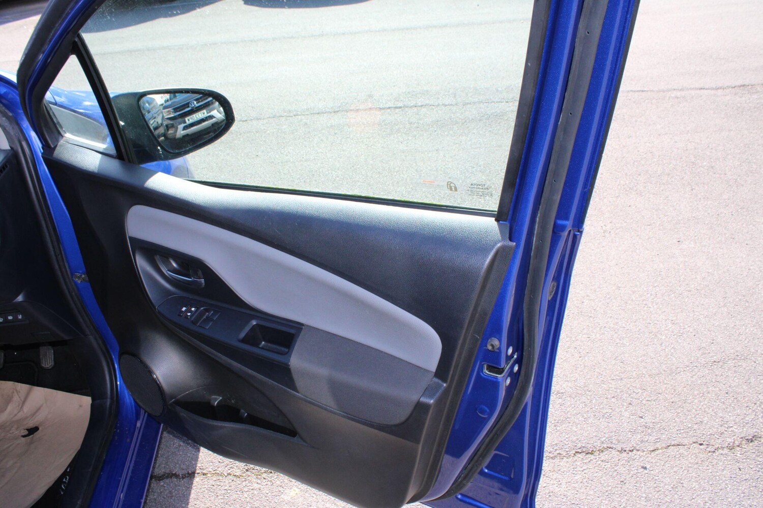 Used Toyota Yaris 2018 for sale - 77624973: Photo 40