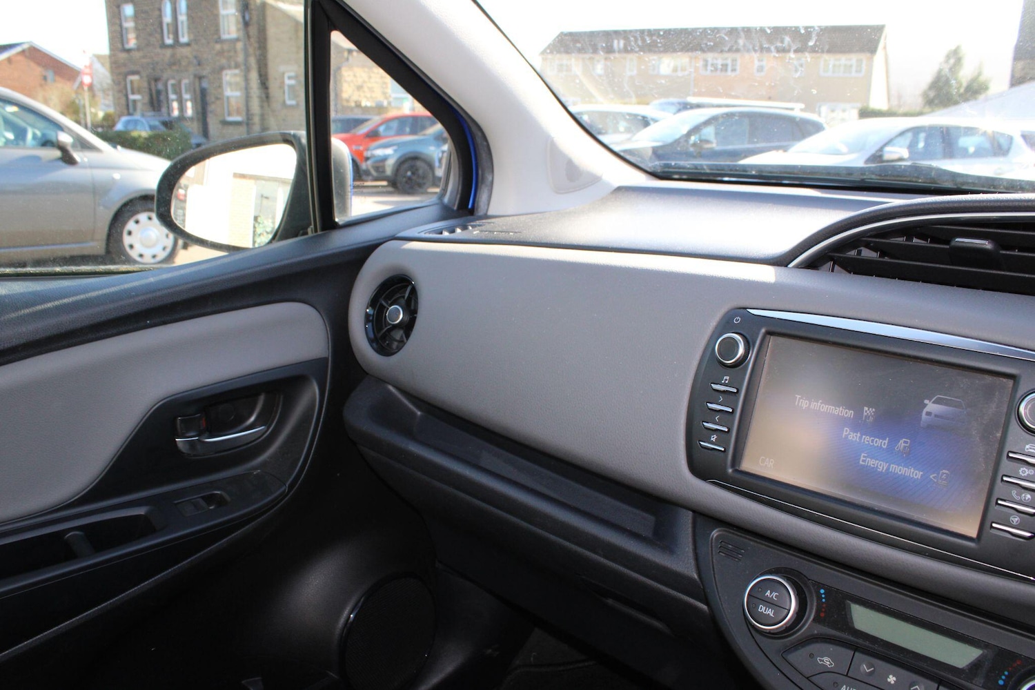 Used Toyota Yaris 2018 for sale - 77624973: Photo 64