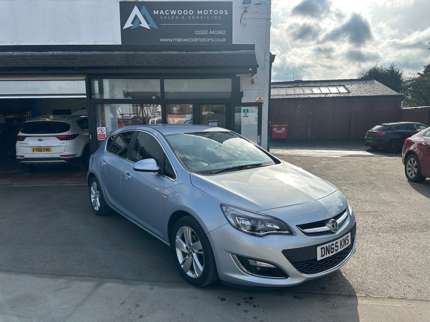 Used Vauxhall Astra 2015 for sale - 77662522: Photo 2