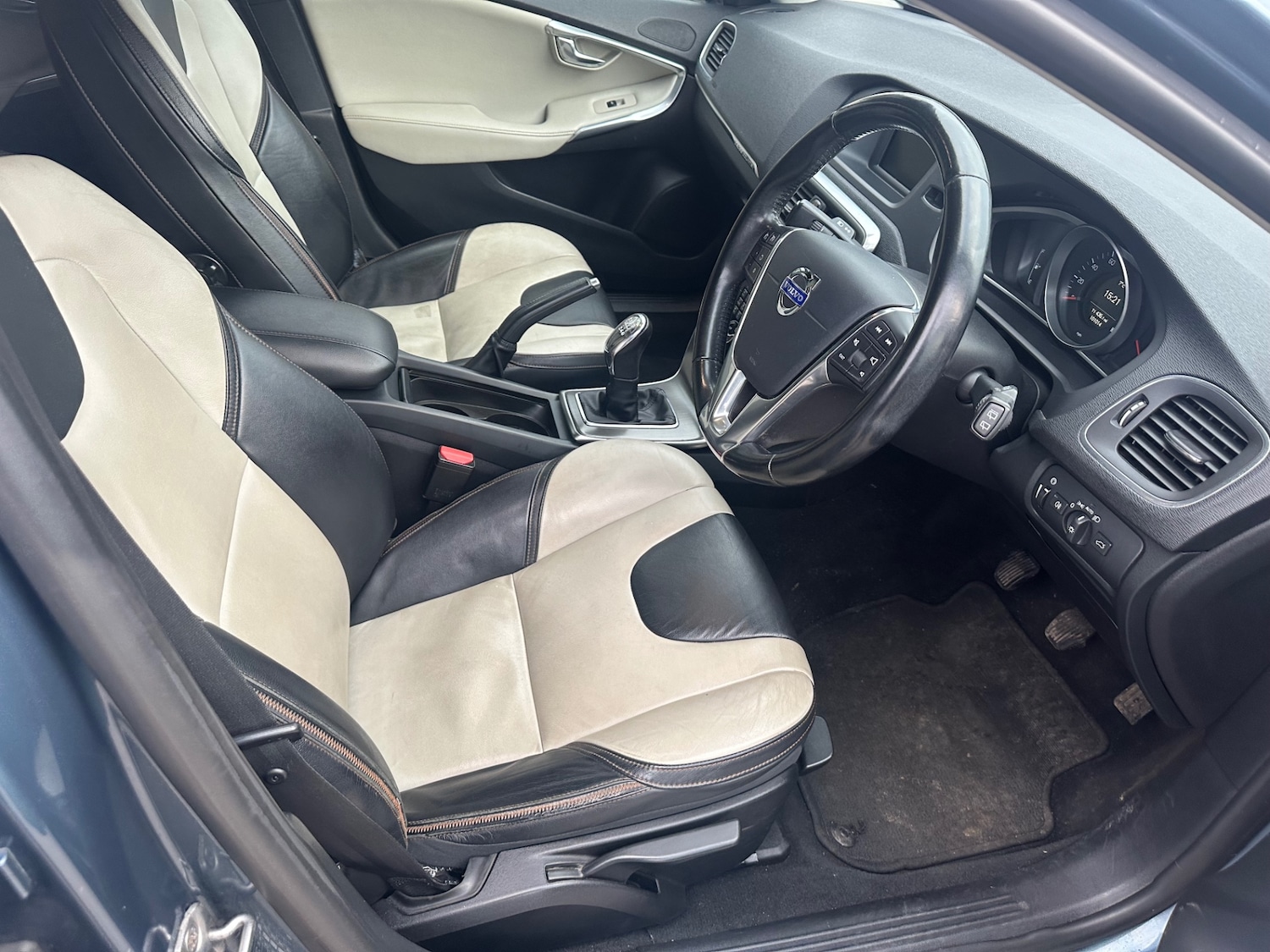 Used Volvo V40 2013 for sale - 77323472: Photo 14