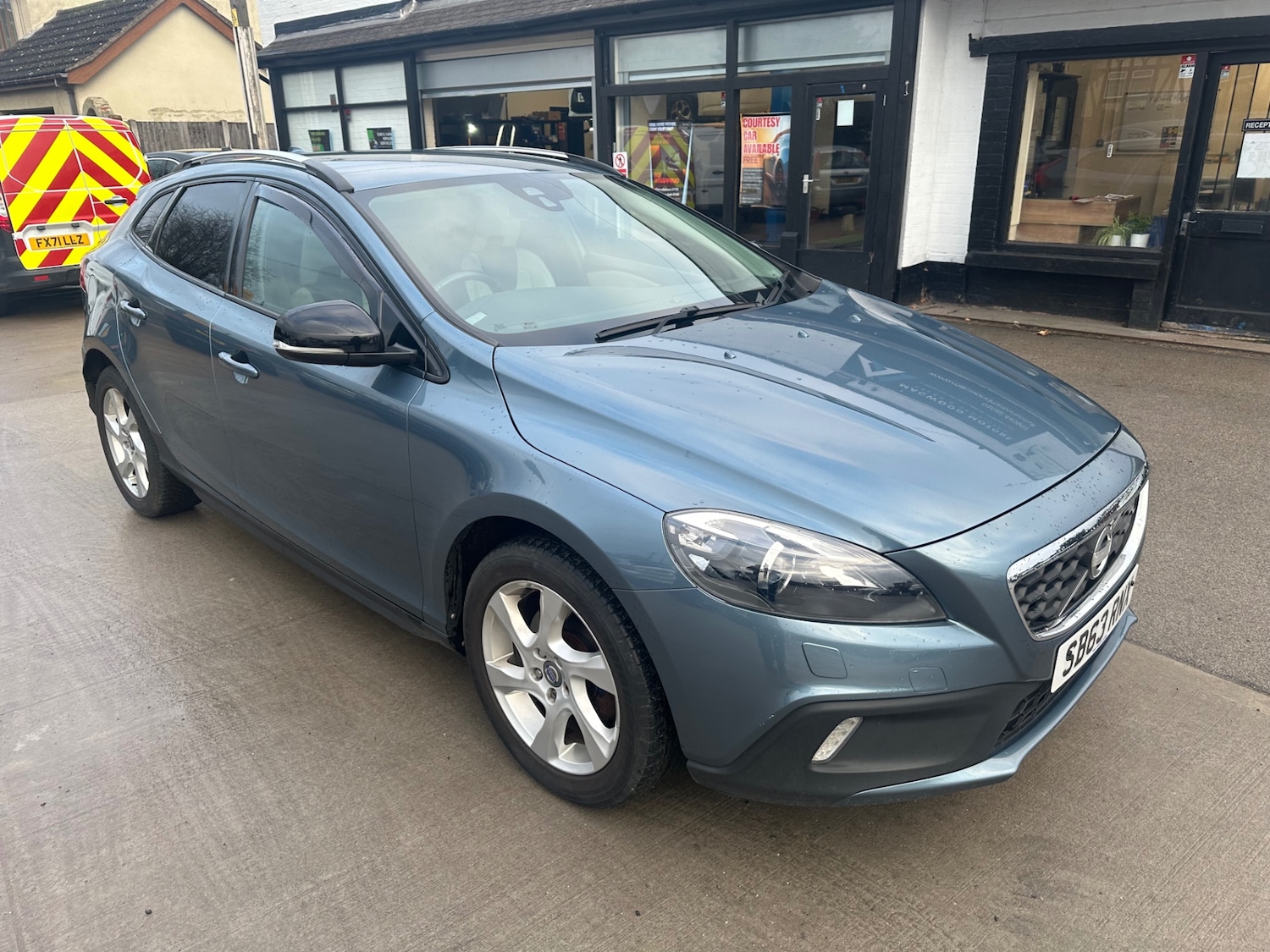 Used Volvo V40 2013 for sale - 77323472: Photo 4