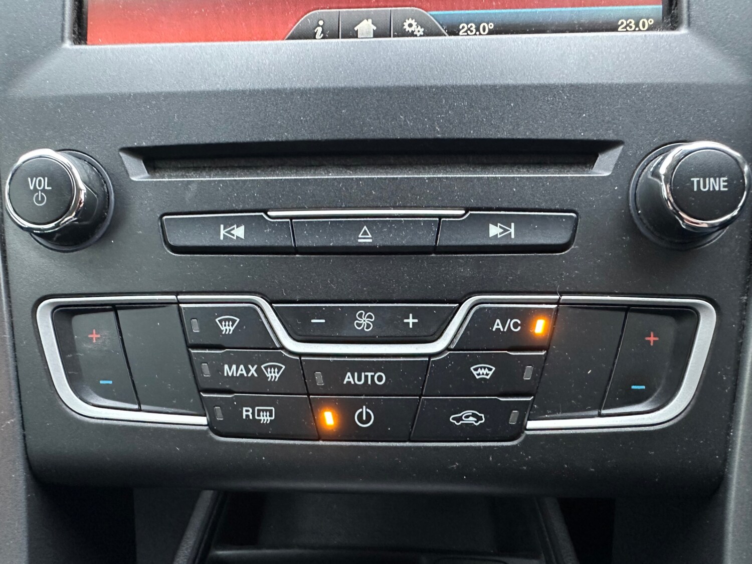 Used Ford Mondeo 2015 for sale - 77445537: Photo 24