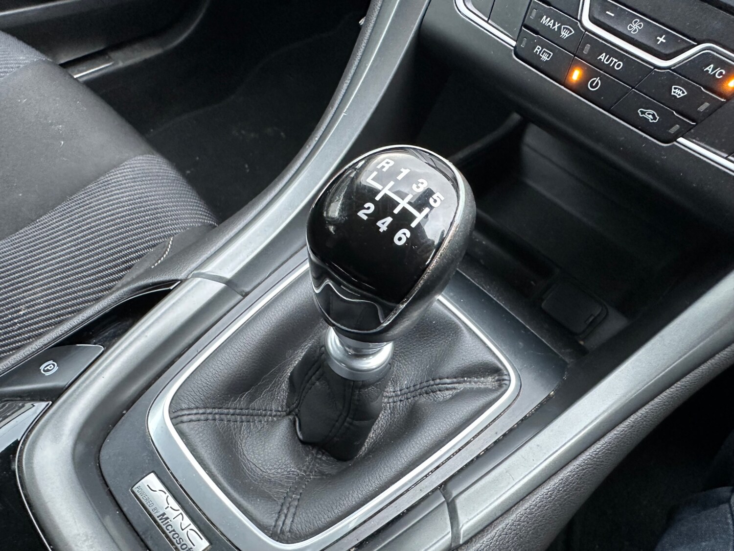 Used Ford Mondeo 2015 for sale - 77445537: Photo 25