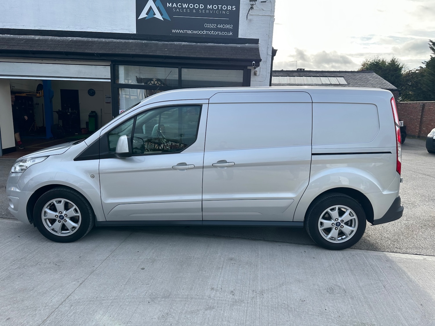 Used Ford Transit Connect 2017 for sale - 76461509: Photo 23