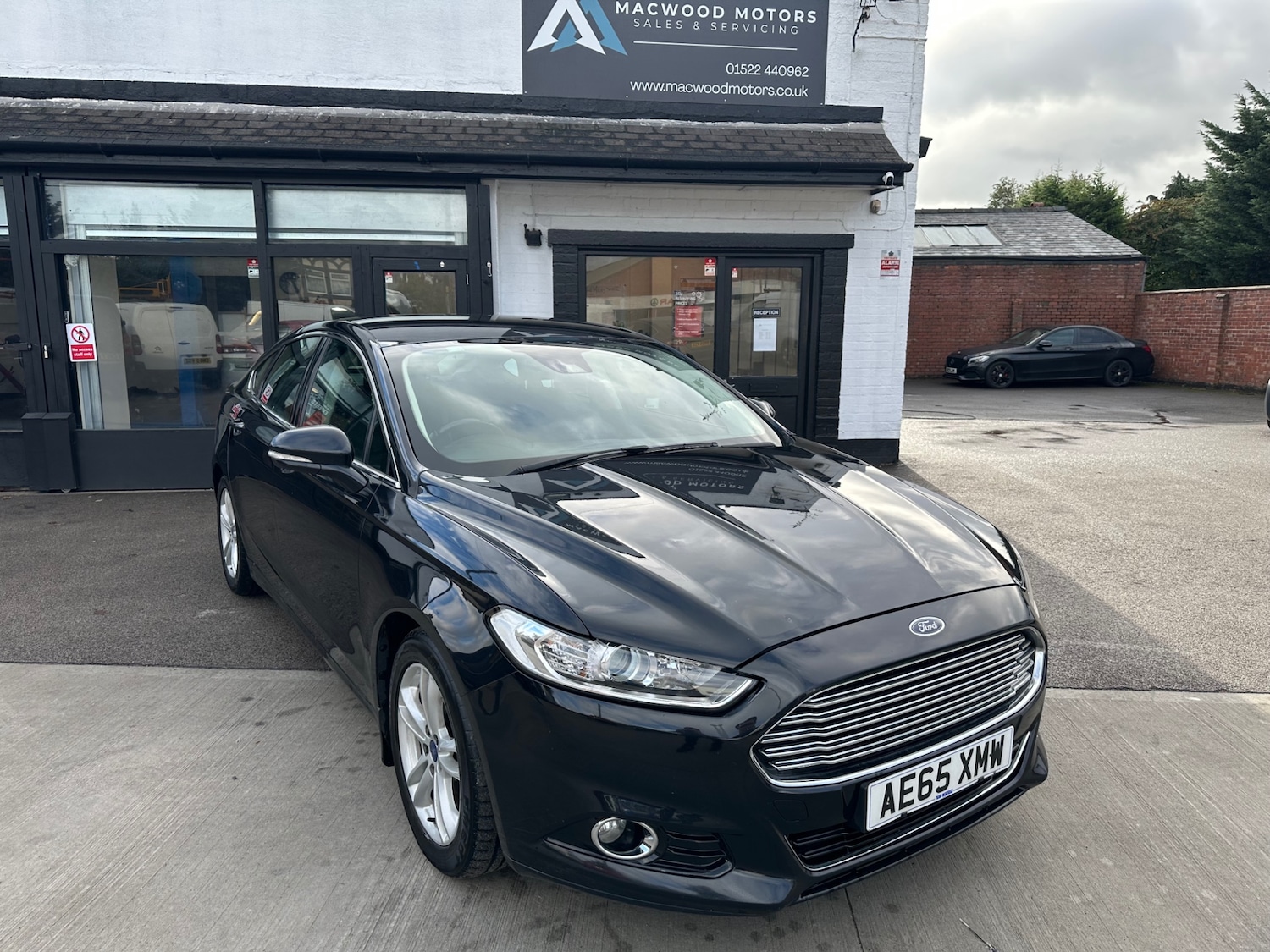 Used Ford Mondeo 2015 for sale - 76339318: Photo 2