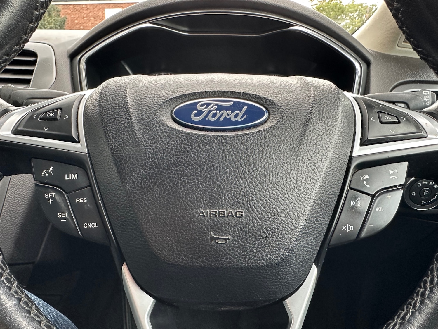 Used Ford Mondeo 2015 for sale - 76339318: Photo 24