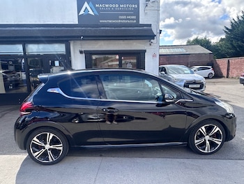 Used Peugeot 208 2015 for sale - 78970897: Photo