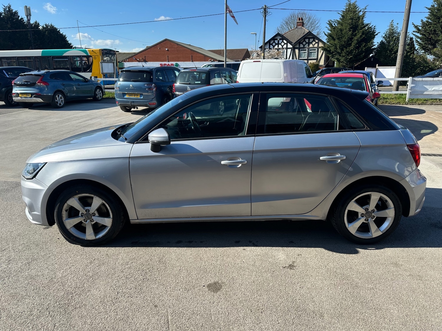 Used Audi A1 2015 for sale - 77776507: Photo 2
