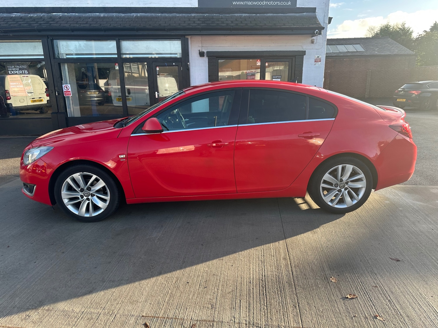 Used Vauxhall Insignia 2016 for sale - 76637481: Photo 2