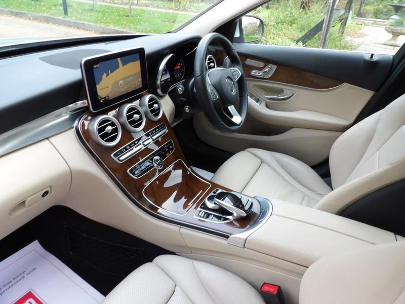 Used Mercedes-Benz C Class 2015 for sale - 76952313: Photo 4