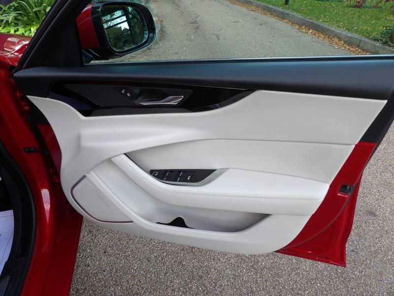 Used Jaguar XE for sale - 76728743: Photo 5