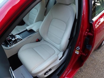 Used Jaguar XE 2019 for sale - 77163518: Photo