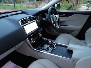 Used Jaguar XE 2019 for sale - 77163518: Photo