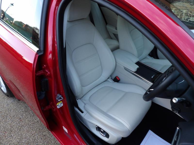 Used Jaguar XE 2019 for sale - 77163518: Photo 4