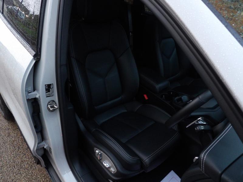 Used Porsche Macan 2023 for sale - 76802086: Photo 15