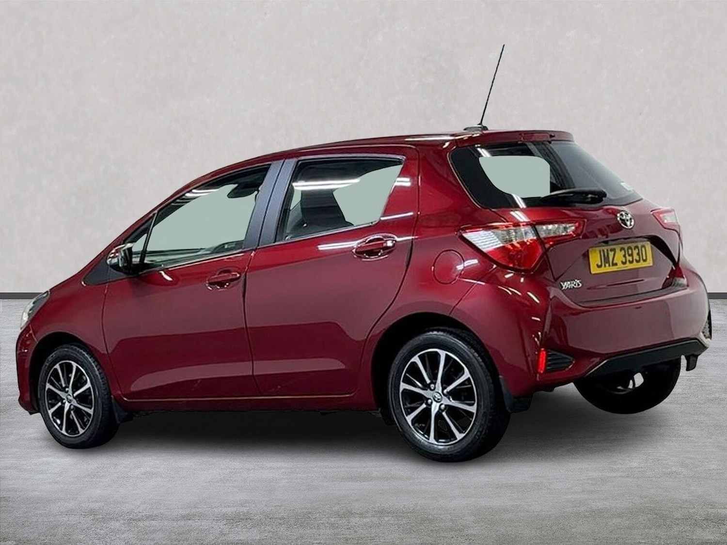 Used Toyota Yaris 2018 for sale - 76583244: Photo 2