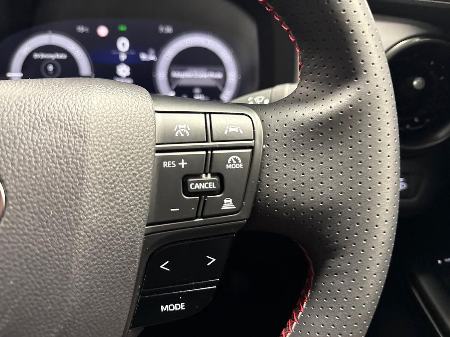 Used Toyota C-HR 2024 for sale - 76490681: Photo 25