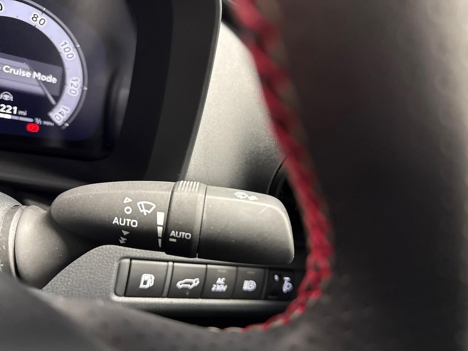 Used Toyota C-HR 2024 for sale - 76490681: Photo 27