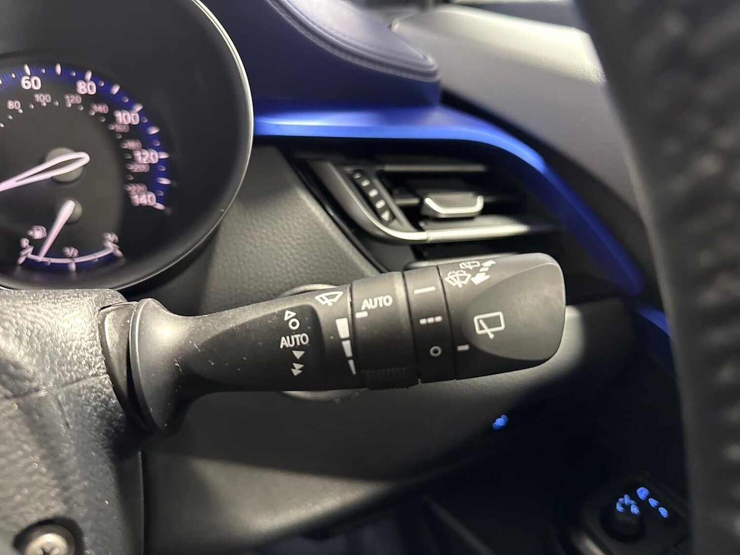 Used Toyota C-HR 2020 for sale - 76490688: Photo 27