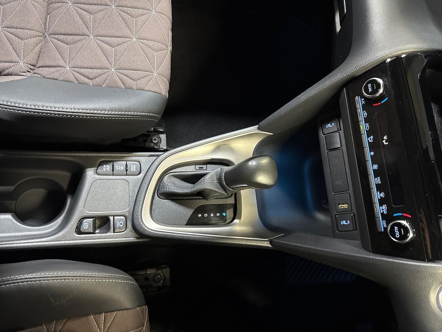 Used Toyota Yaris Cross 2023 for sale - 76637797: Photo 13